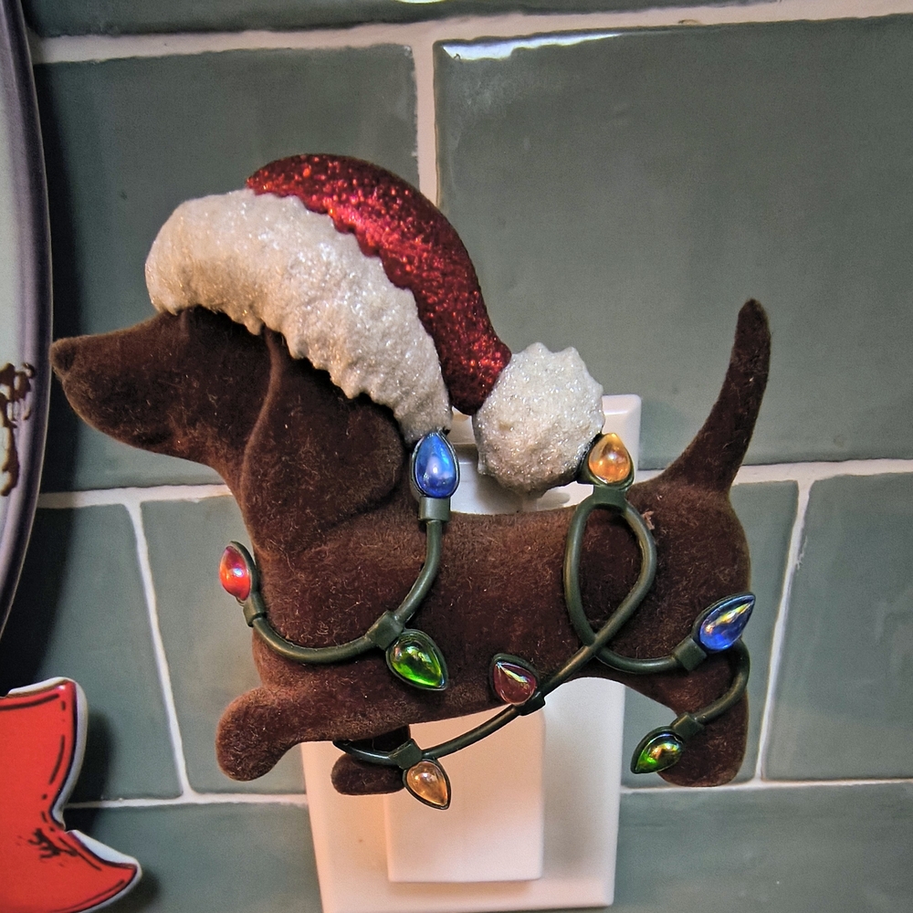 Bath & Body Works Christmas Dachshund In Santa Hat  Wallflower Plug